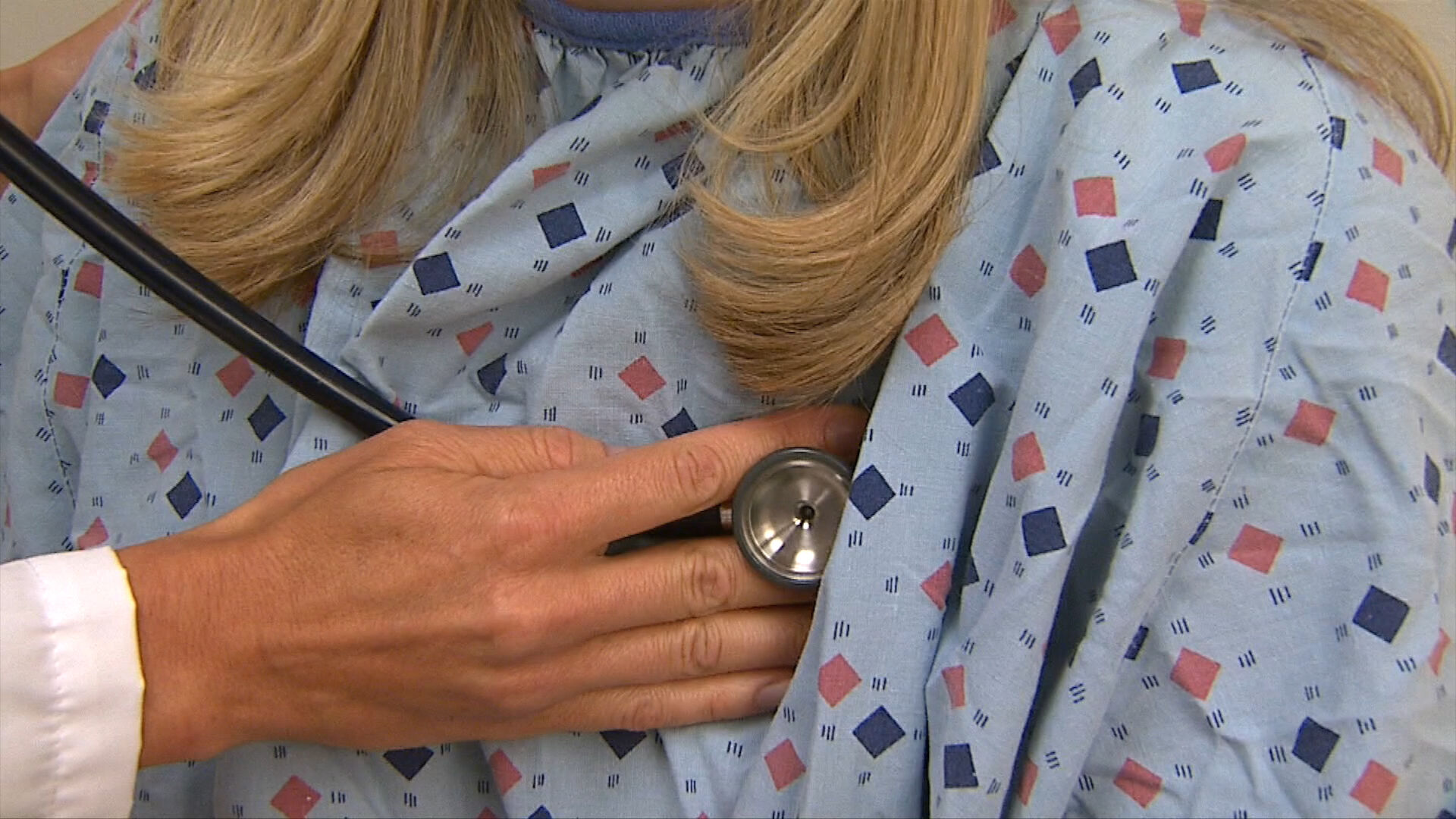 Heart attack survivor shares warning signs for women